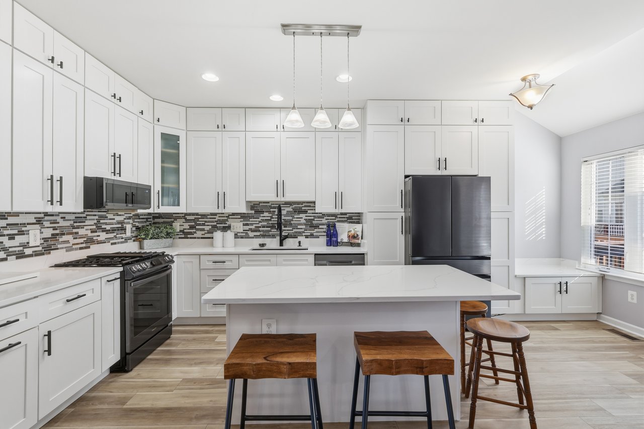 42757 Gelding Sq, Chantilly, VA 20152	