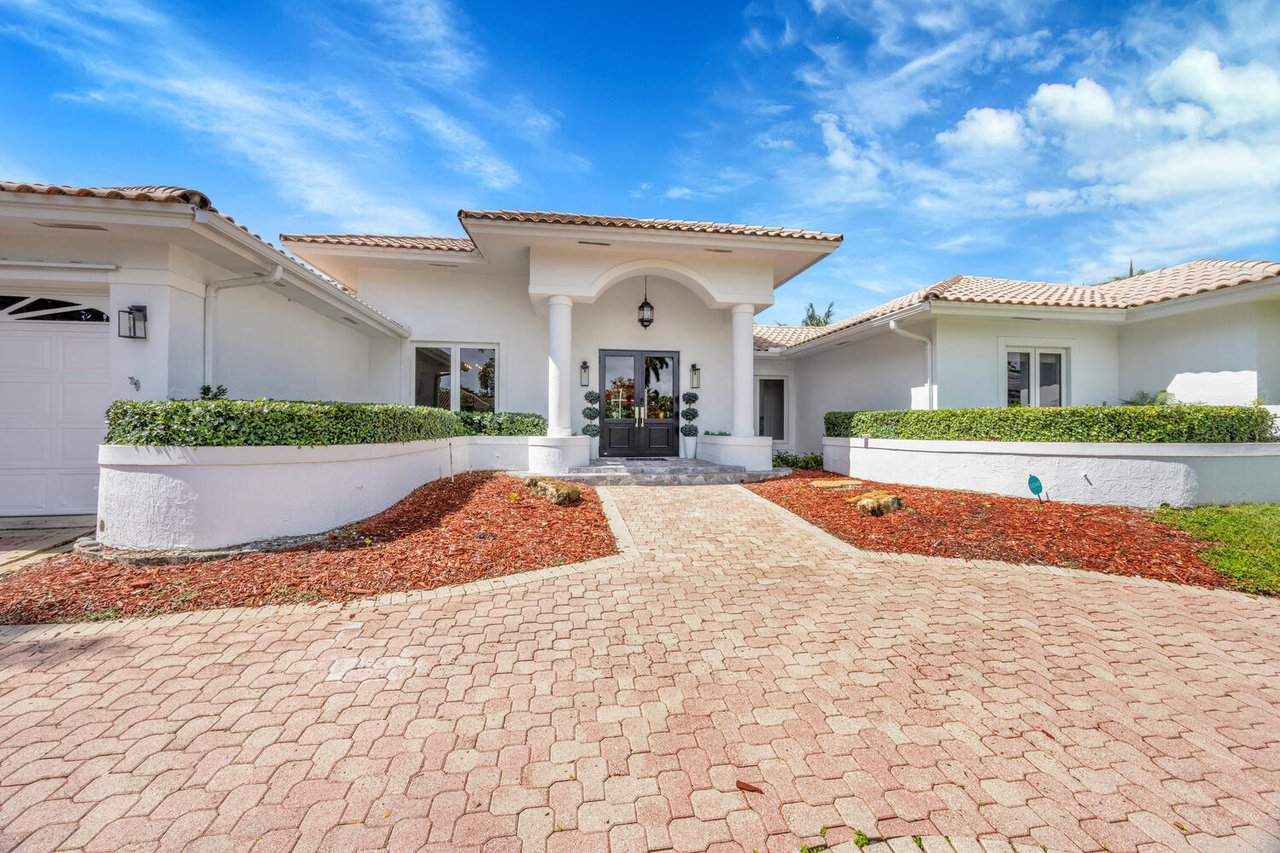 Palmetto Bay Perfection: Spacious, Serene, Stunning