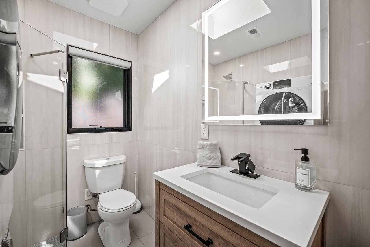 The Gosling - Downtown Carmel Getaway