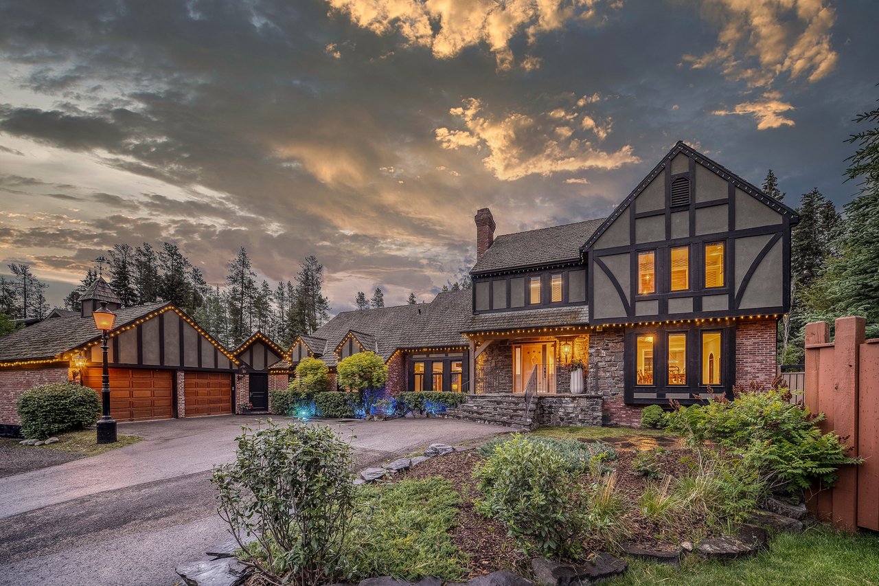 Private Mountain Retreat on Nearly Half an Acre
