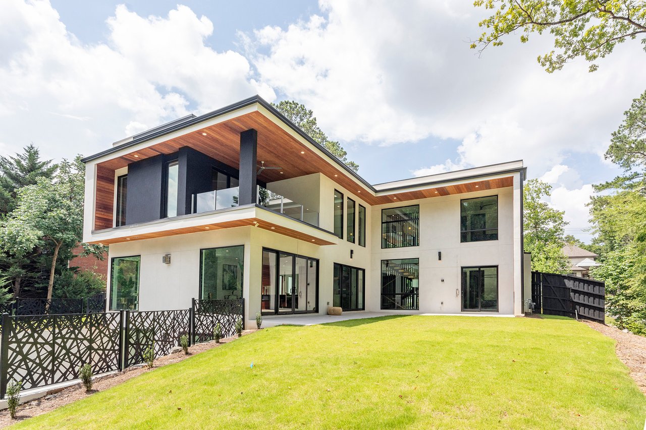 2055 E Roxboro Rd NE
