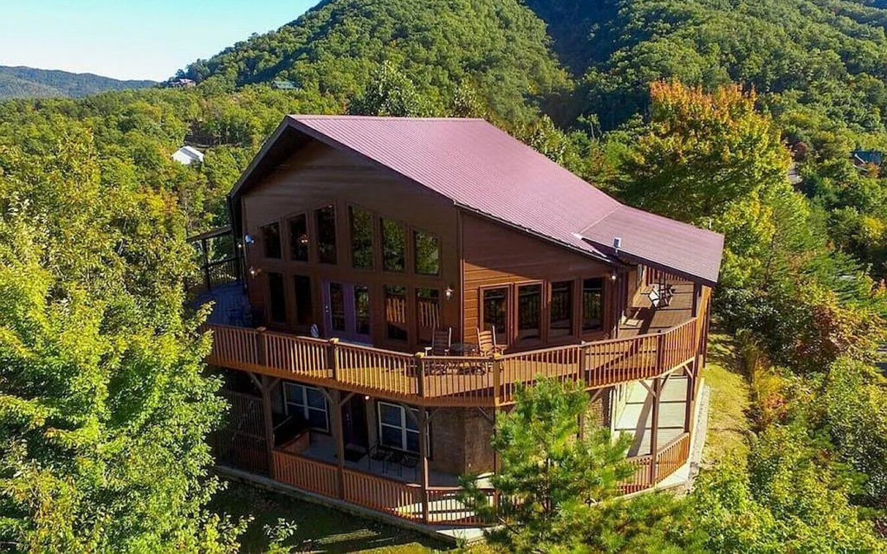 Wallace Luxury Spotlight | 3219 Grouse Ridge Lane Sevierville, TN 37862