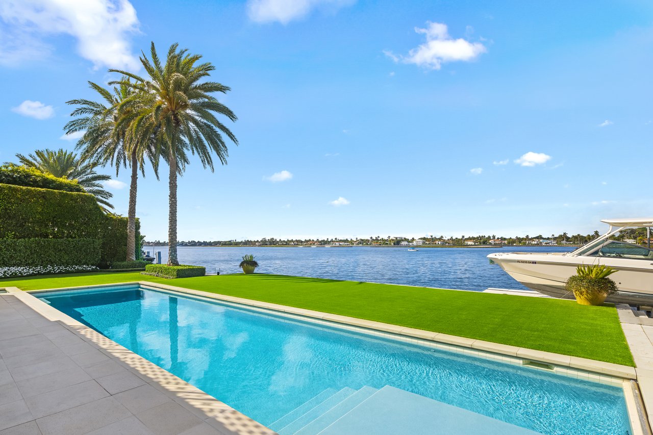 Georgian Waterfront Mansion on Everglades Island