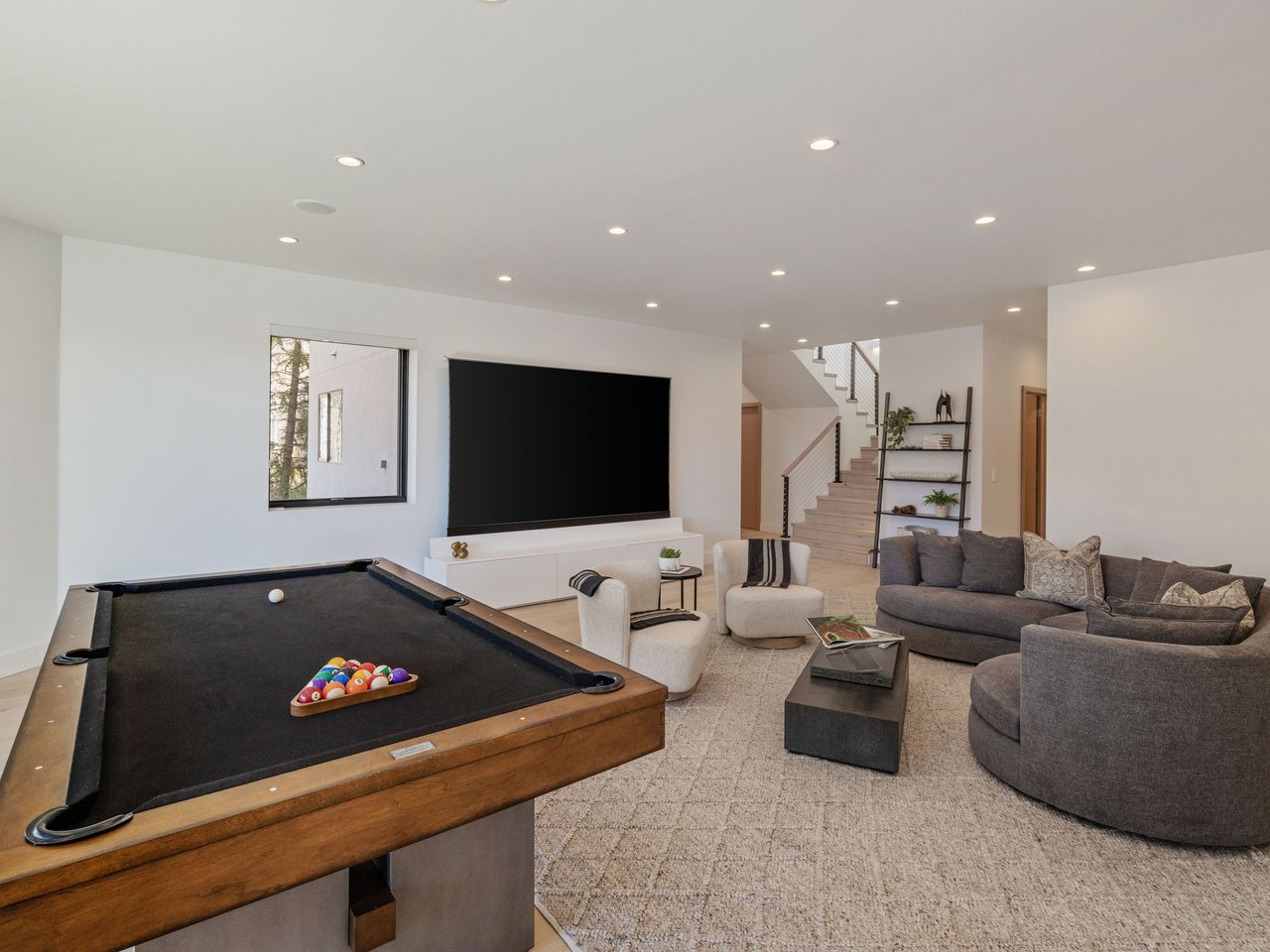 4380 June Point, Avon