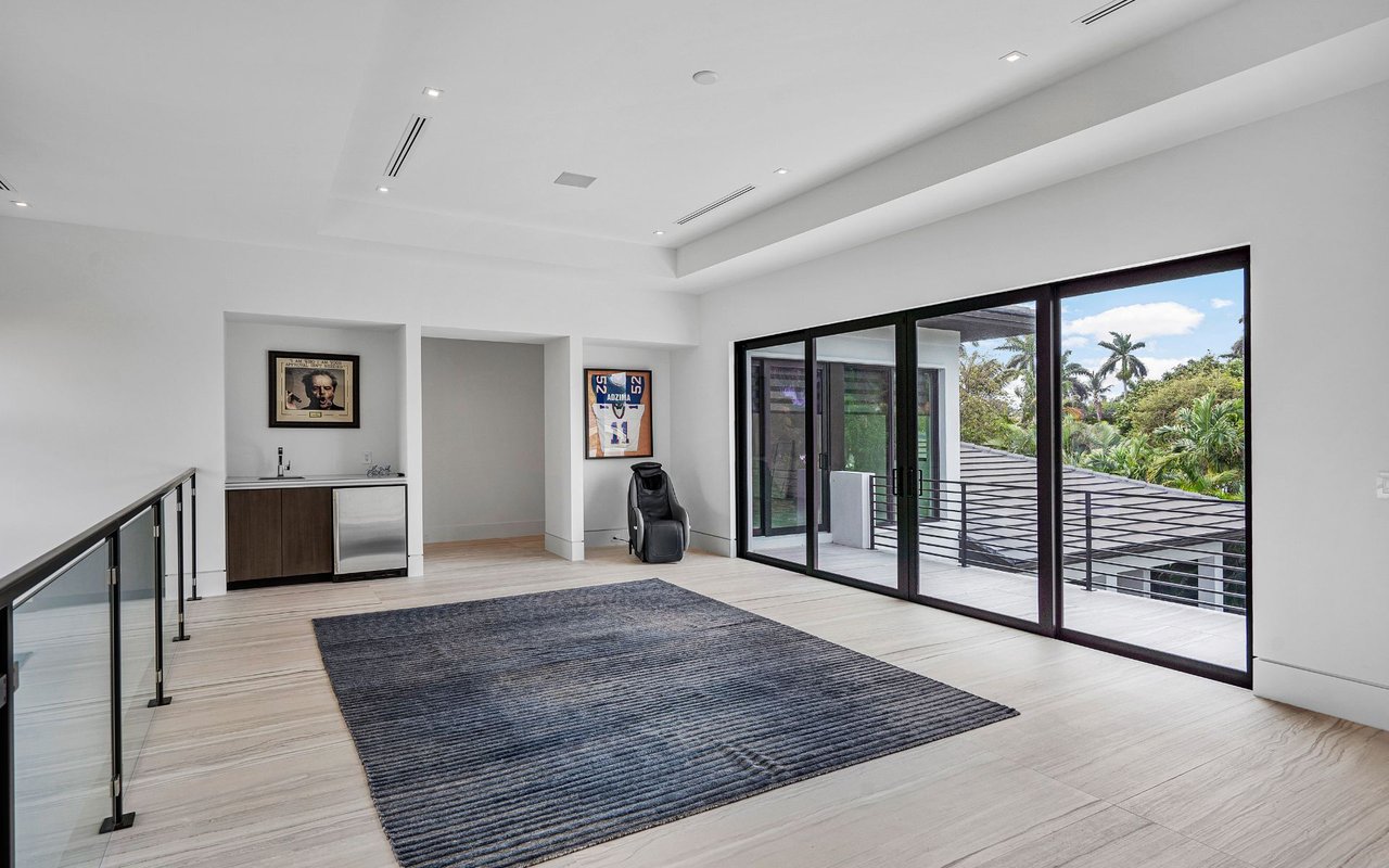 800 Seagate Dr