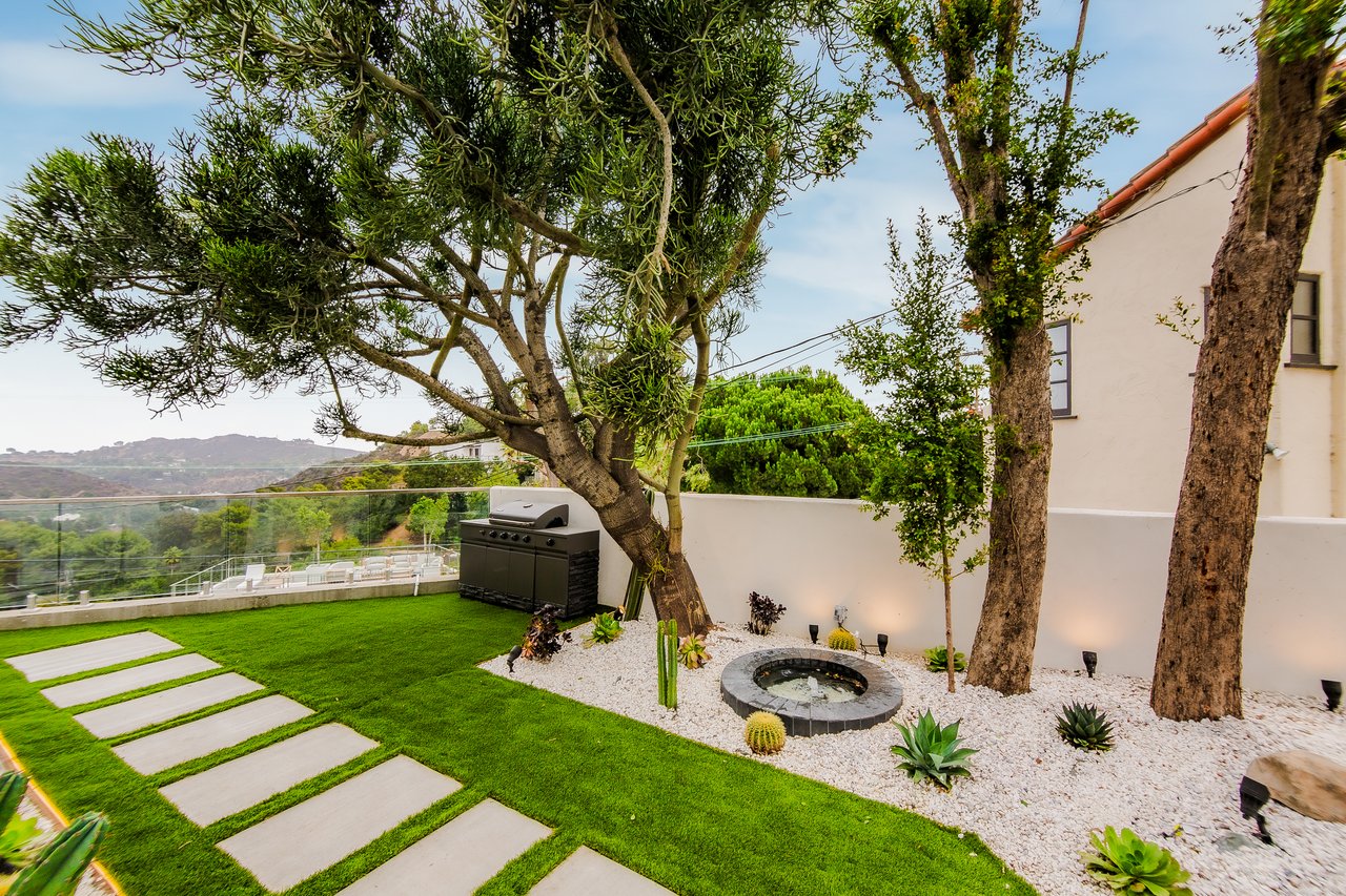 8921 Appian Way, Hollywood Hills