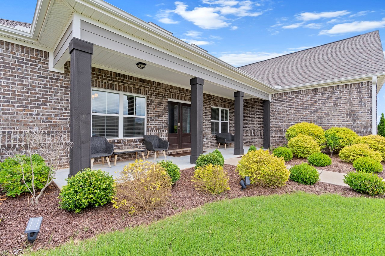 LARGE, GORGEOUS HOME - MADISON CITY SCHOOLS!