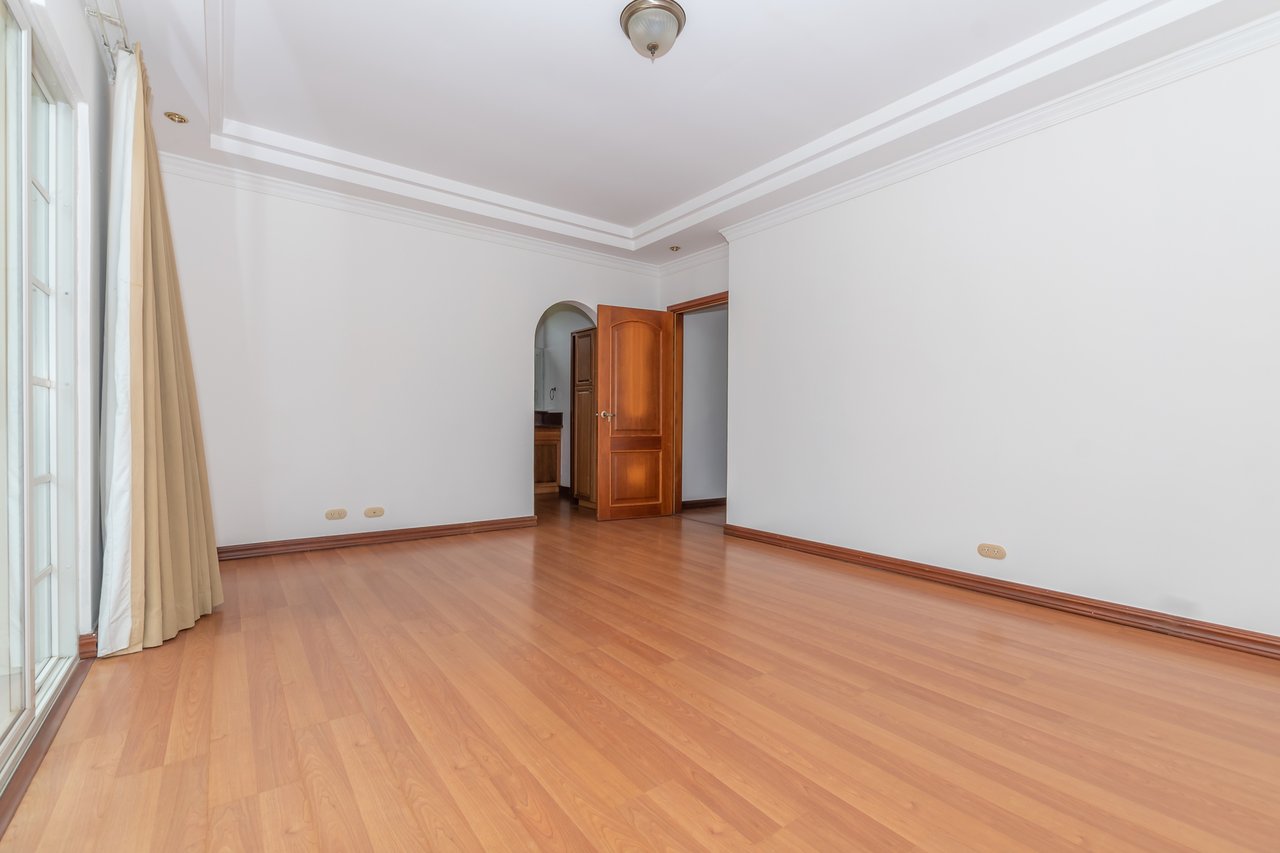 Colonial Gated Community Villa, Curridabat, San Jose