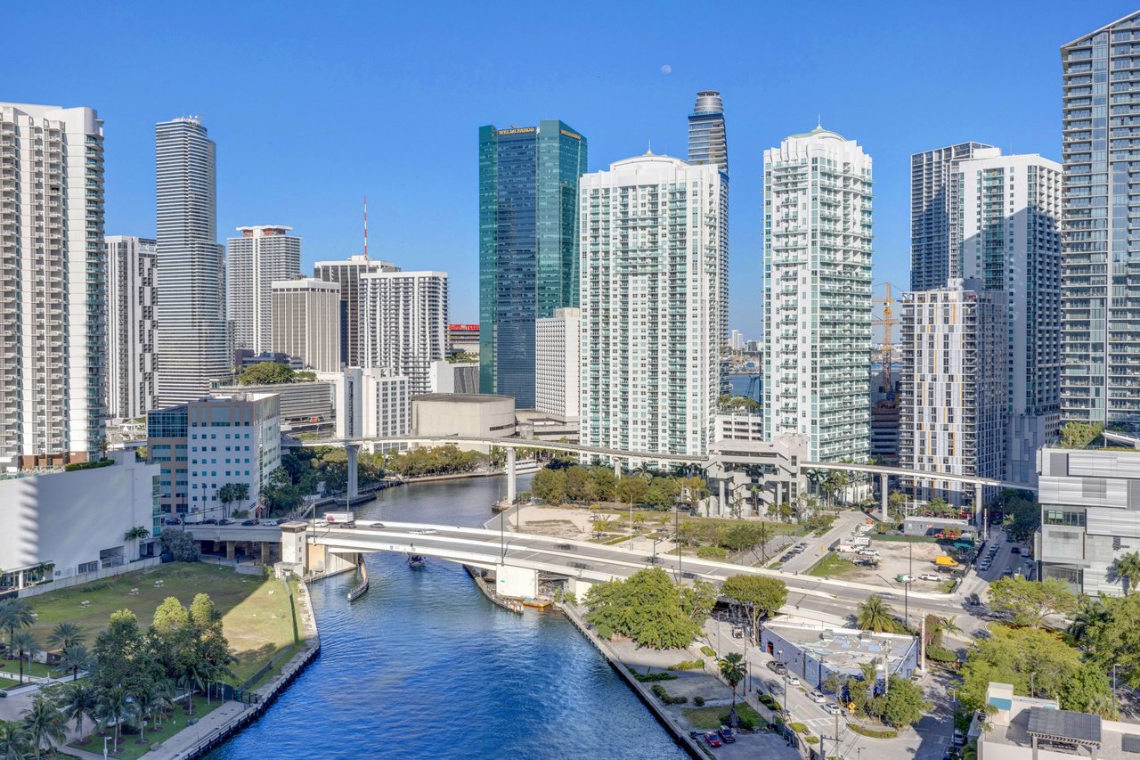 690 SW 1Ct #2308 Miami FL-33130