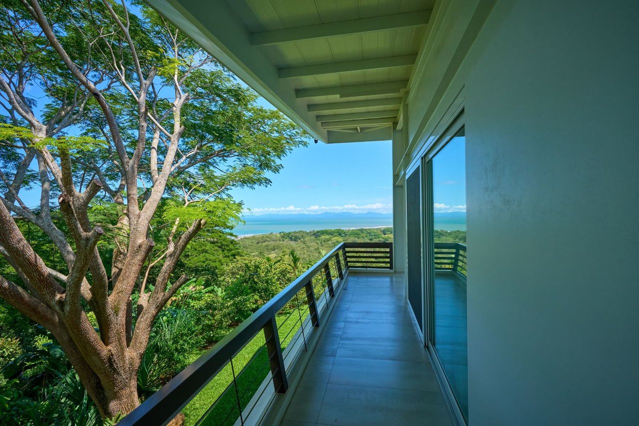 Hilltop Luxury Heliport Estate, Jaco, Puntarenas