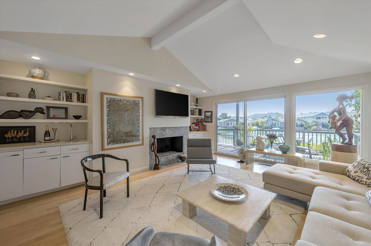 255 Riviera Circle