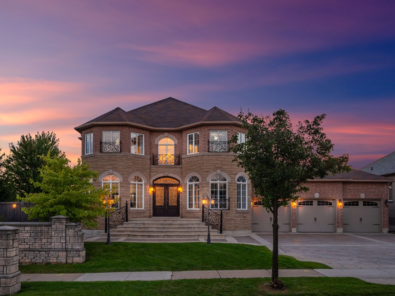 18 Forest Fountain Dr