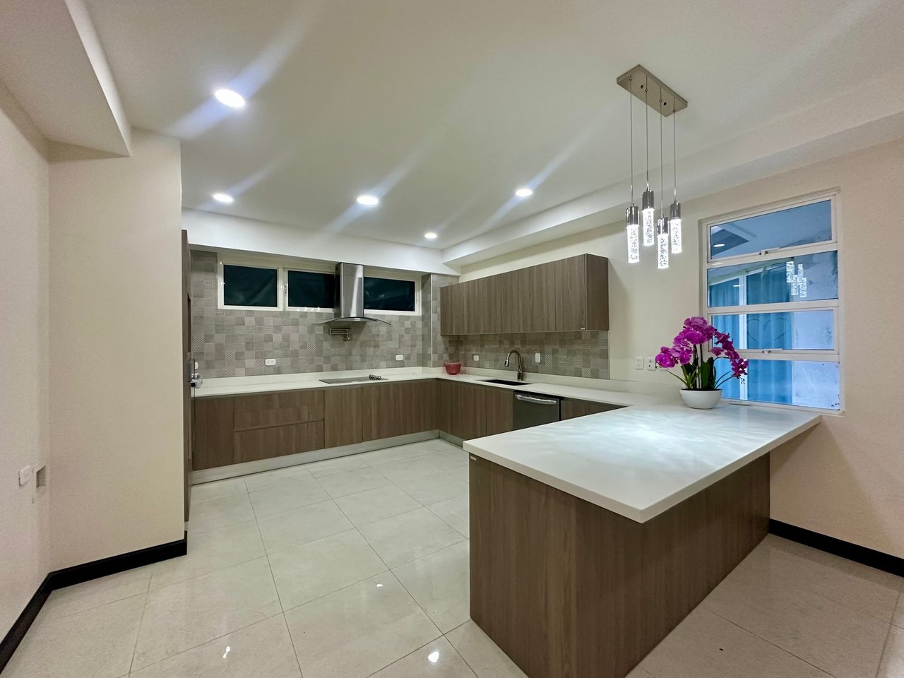 Remodeled Garden Level Residence, Escazu, San Jose