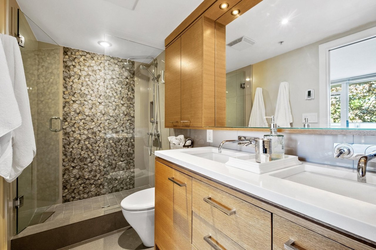 1566 W 8th Avenue, Vancouver