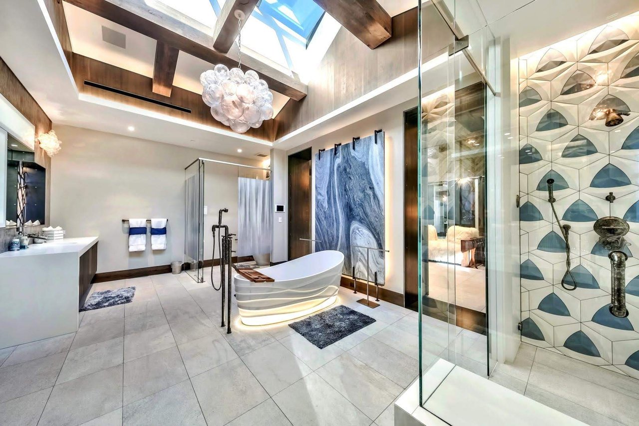 Villah Harrah bathroom marble slabs, luxury bathrooms