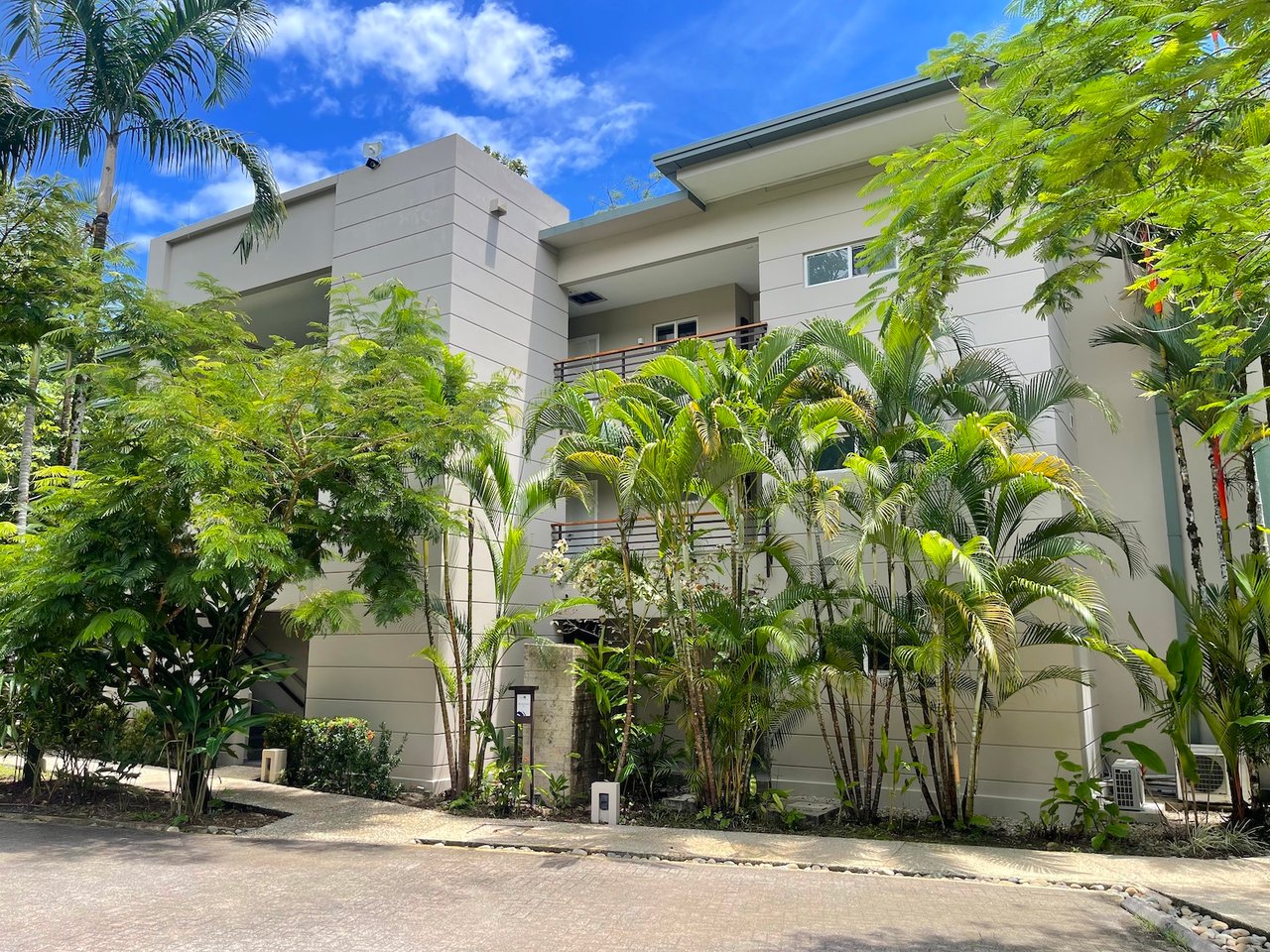 ELAN GROUND FLOOR 2 BEDROOM CONDO WITH BEACH ACCESS. UNIT 4E