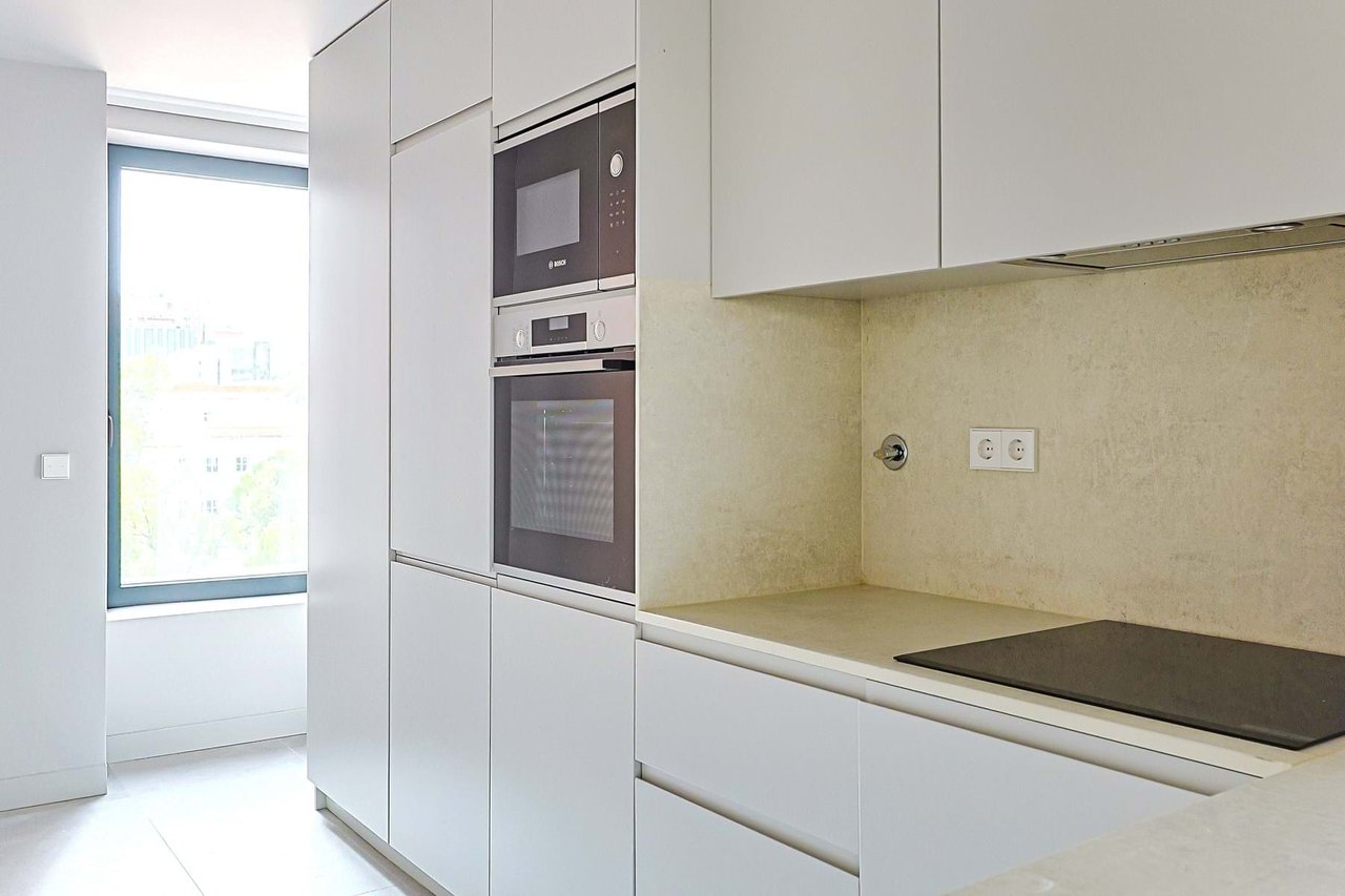 Stylish 2-Bedroom Apartment in the Heart of Lisbon with Exceptional Amenities