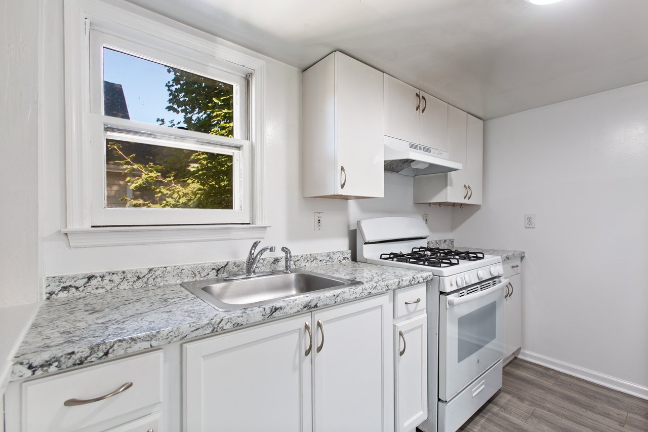 36 Anderson Road Unit: 2nd floor