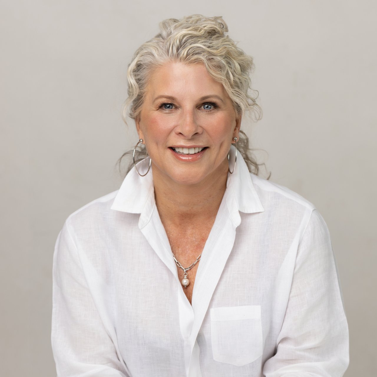 Donna Gray Oakville, ON Real Estate Agent Headshot