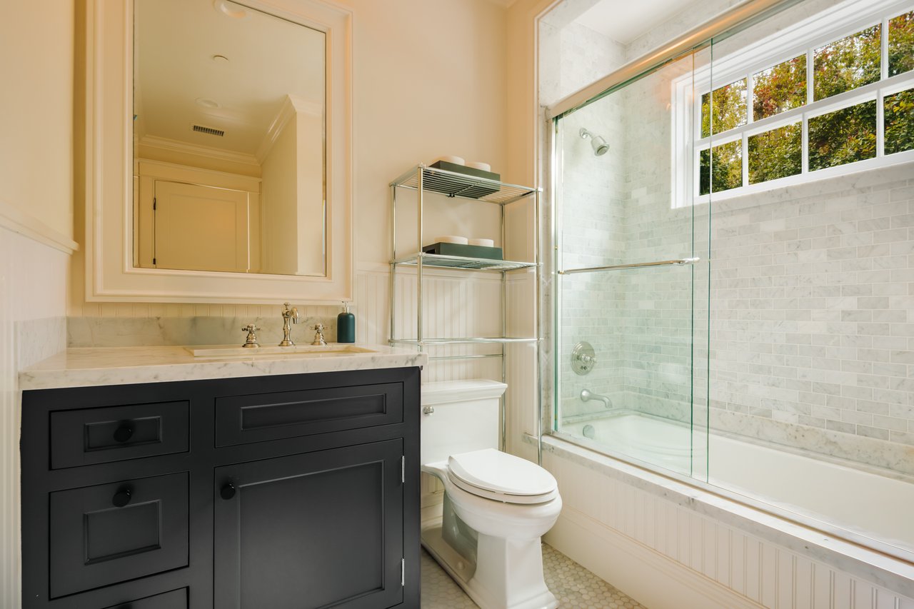 2435 Mandeville Canyon Rd 