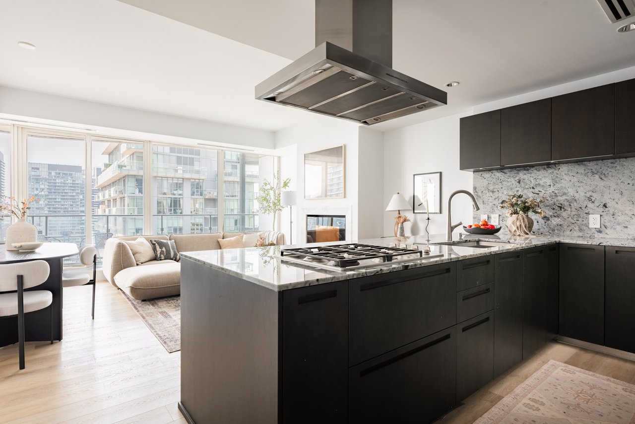 Suite 3203- 180 University Avenue