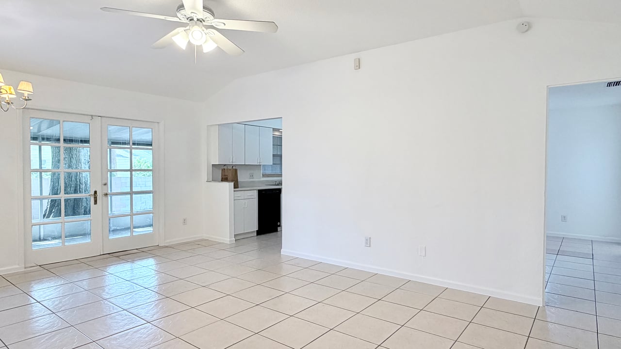 Casselberry Three-Bedroom, Two-Bathroom Duplex Unit with Private Yard