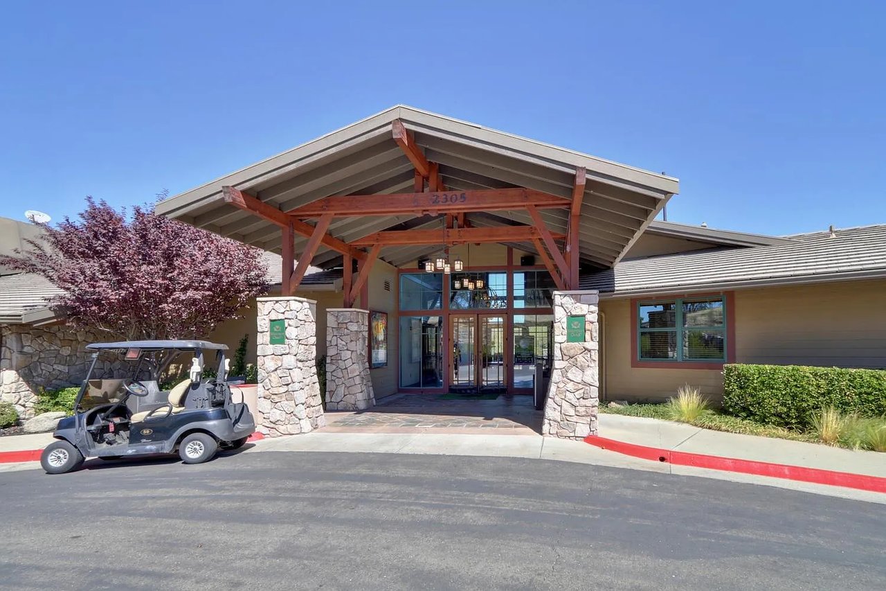 2200 Red Hawk Ct