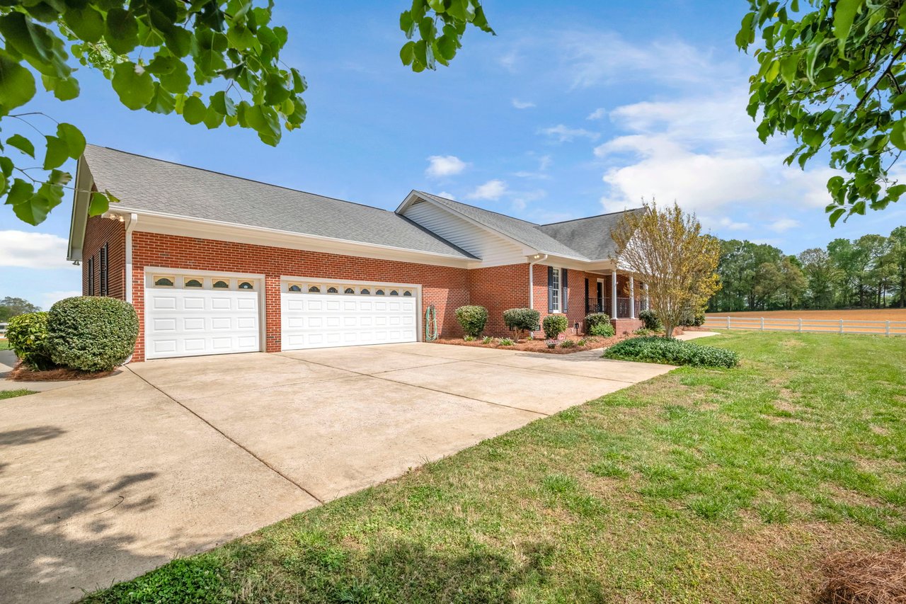 824 N Forest Hills School Rd