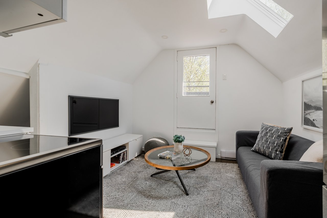 389 Woodbine Ave
