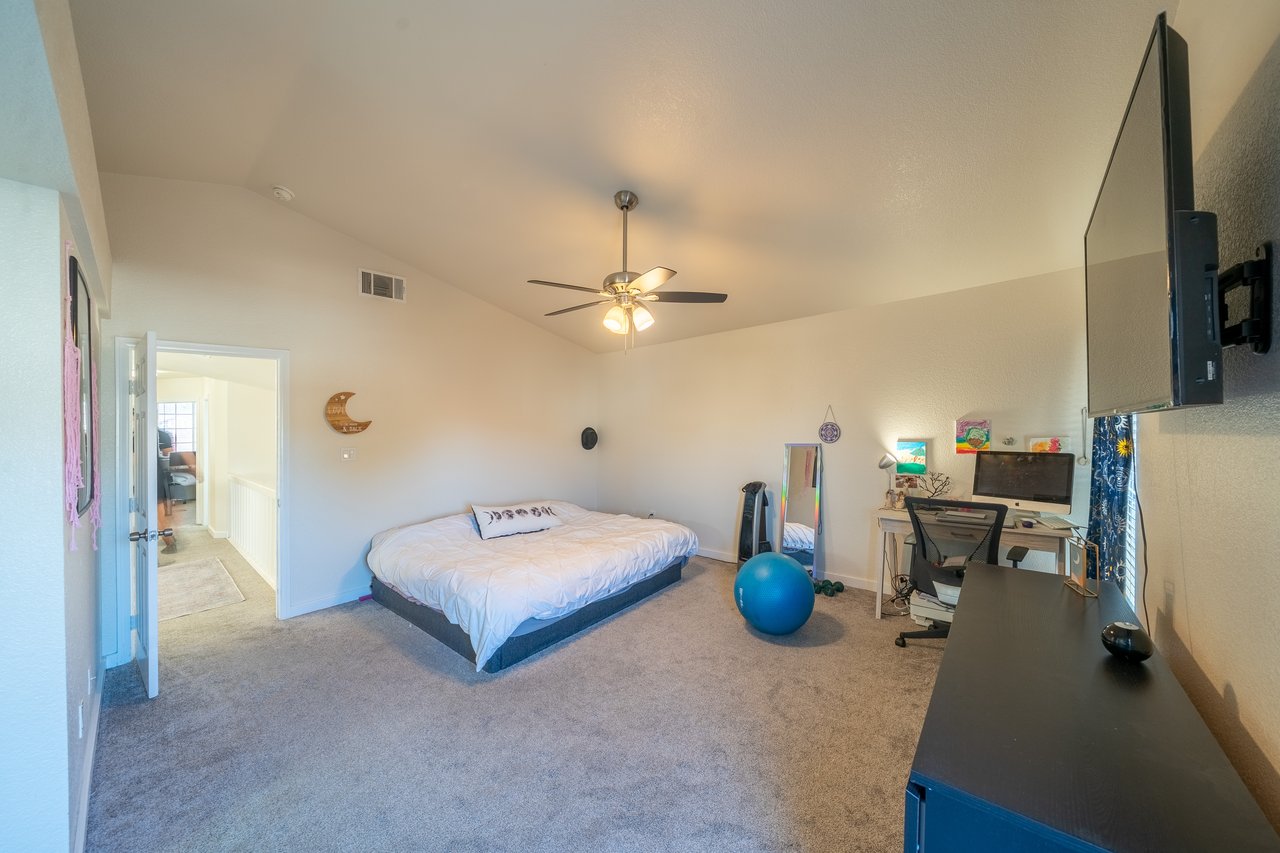 5620 Desert Creek Way