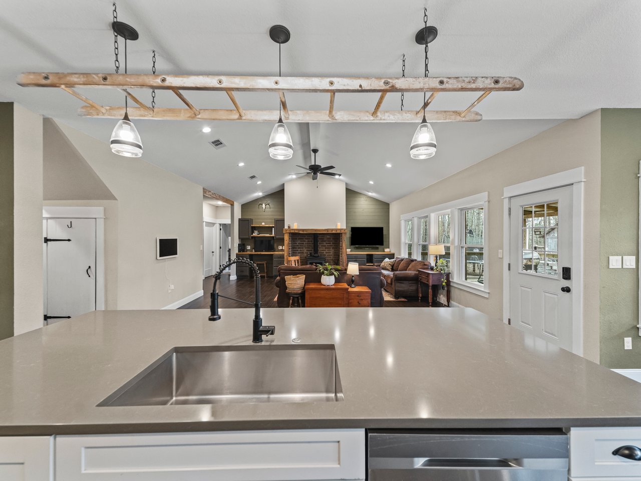 Thunder Mountain Homestead