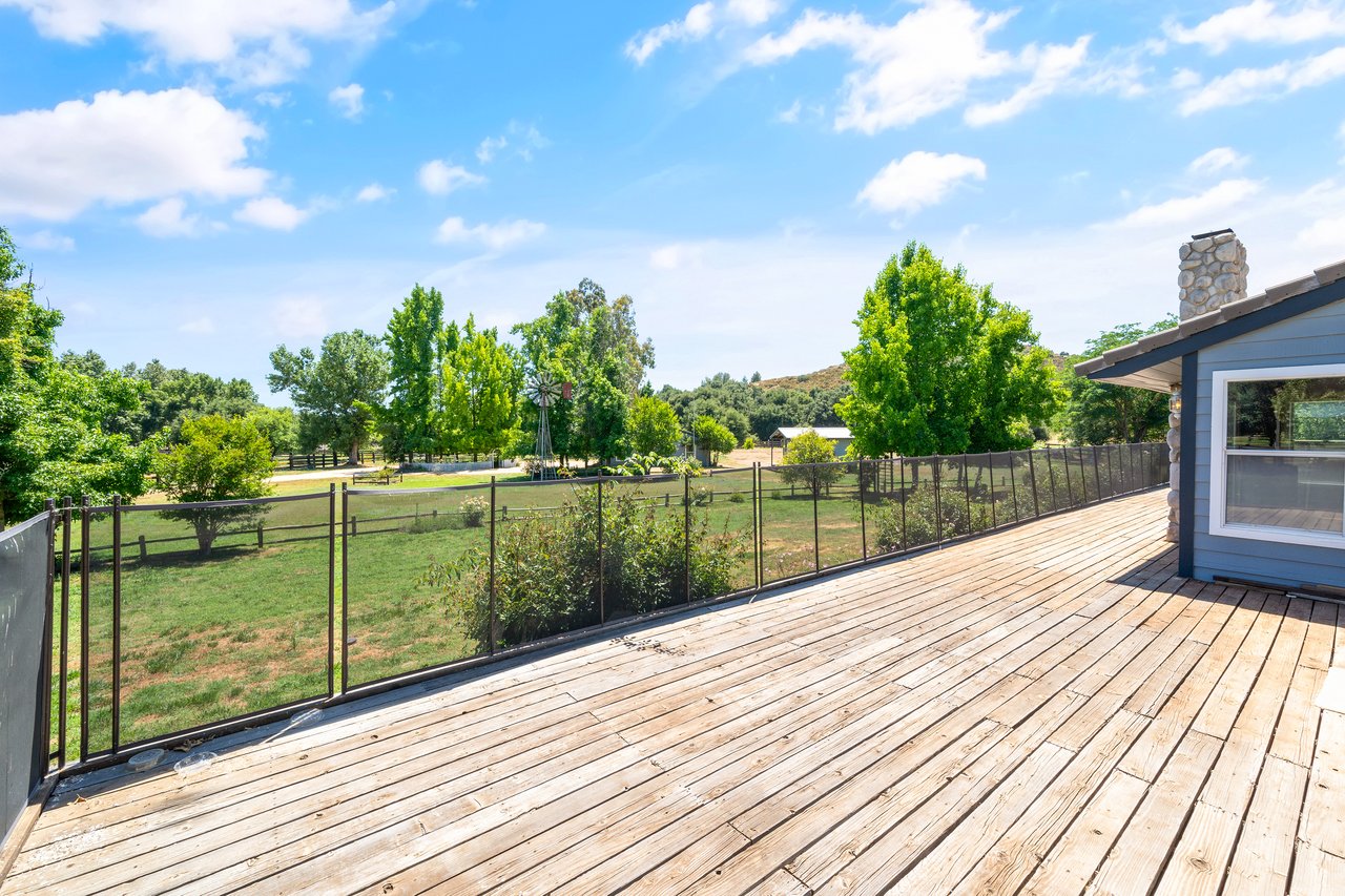 37797 Calle De Lobo