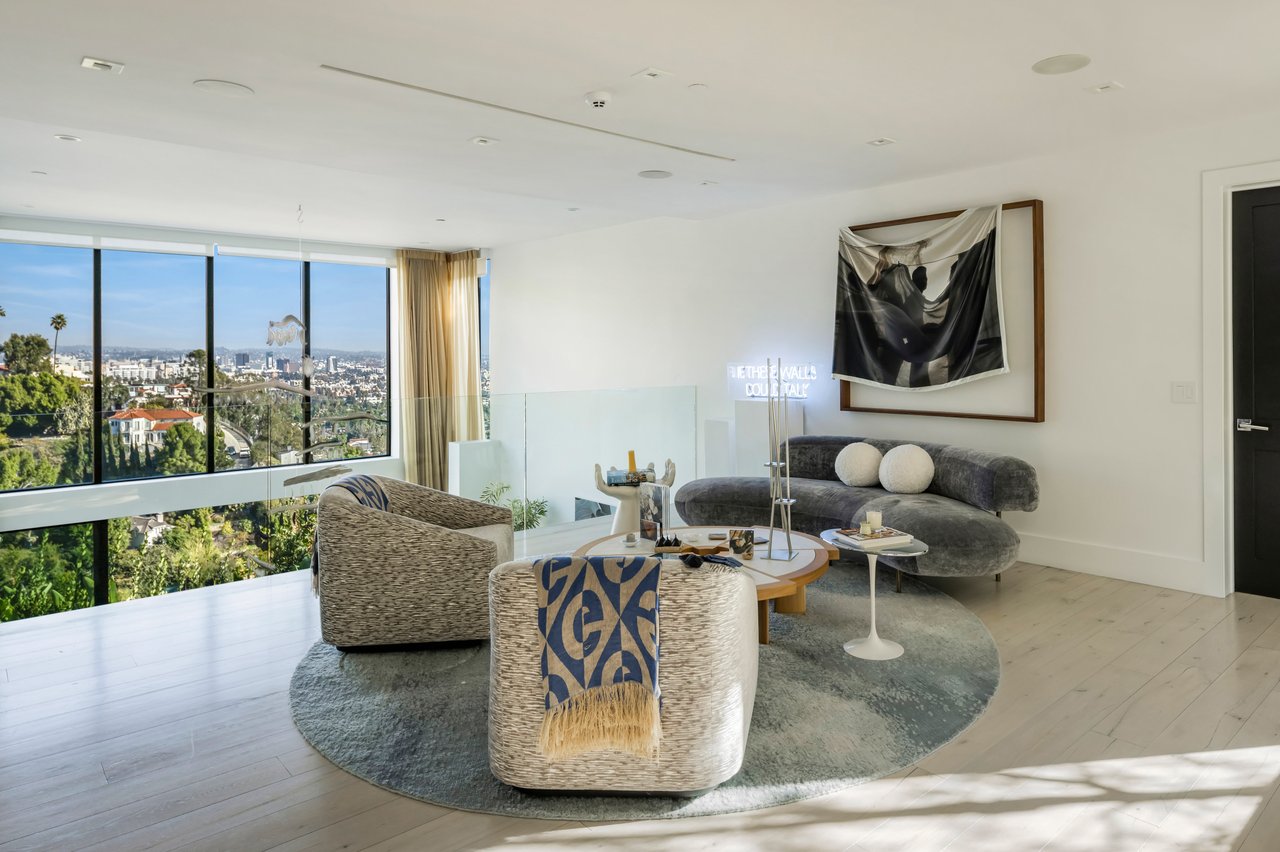 8080 Laurel View Dr, Hollywood Hills 
