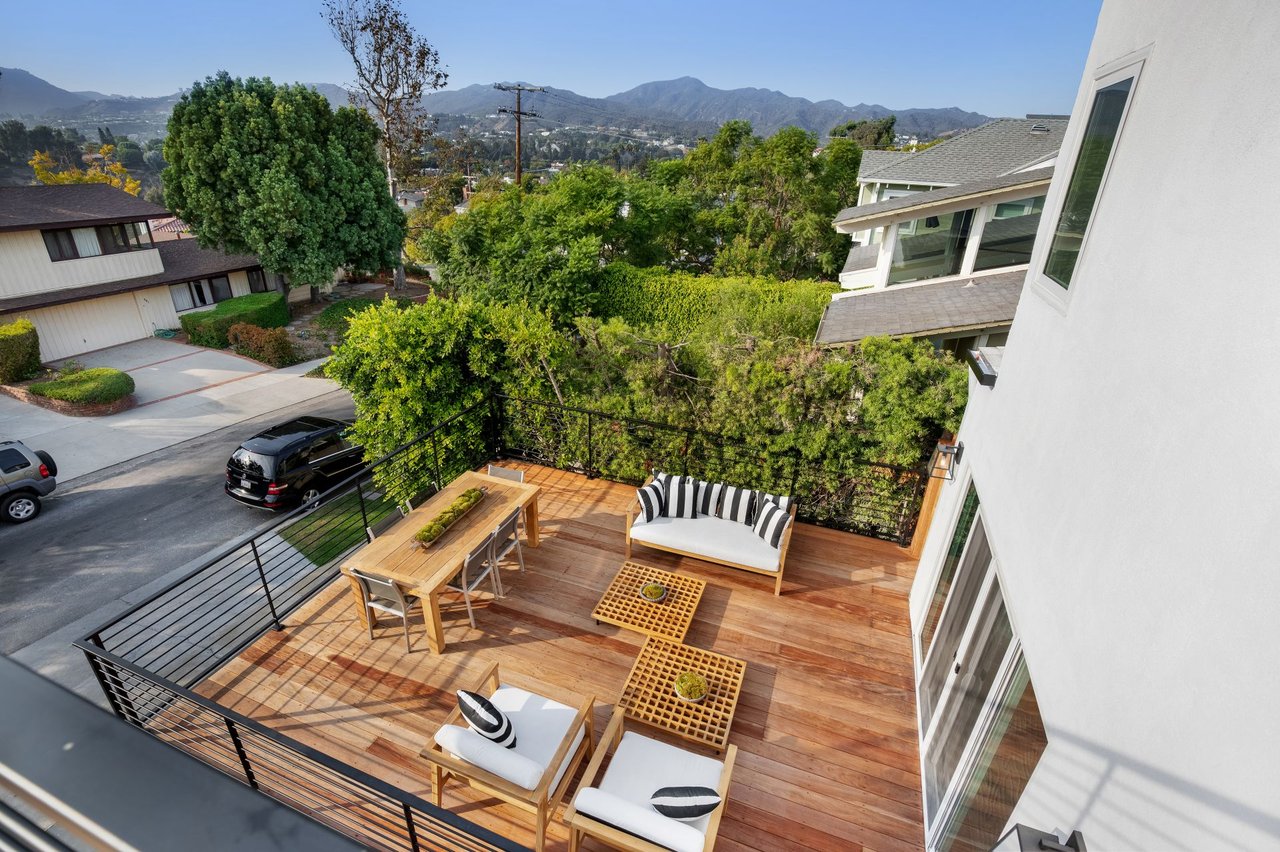 574 Mount Holyoke Ave