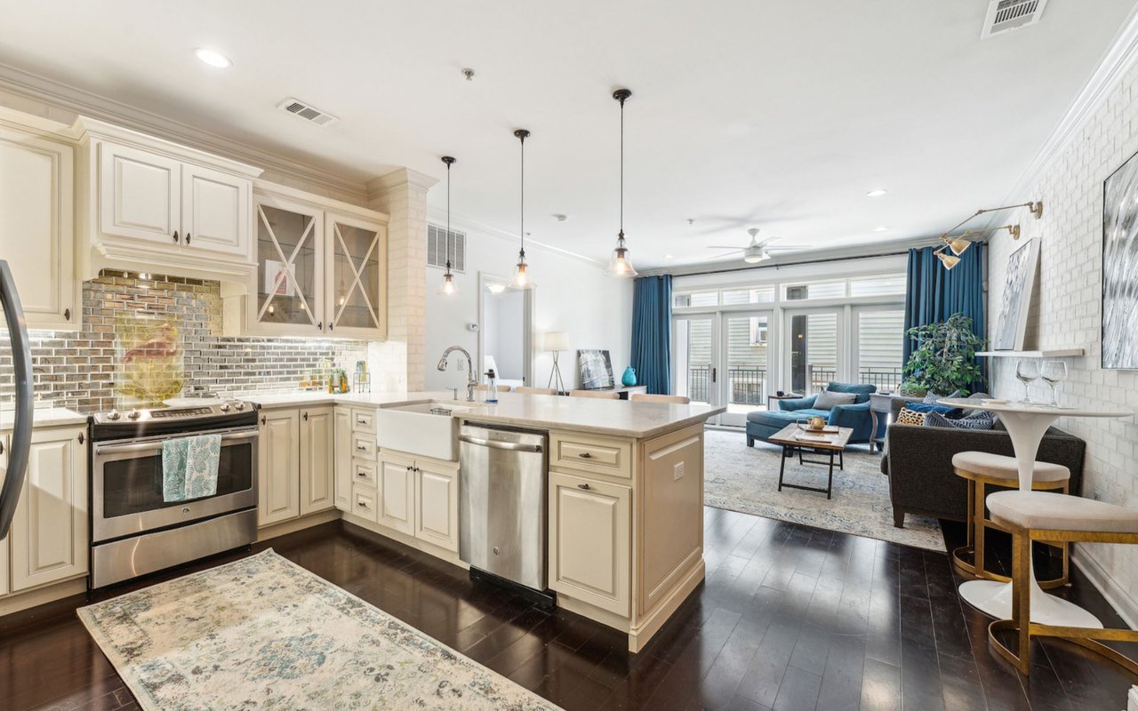Renovated Downtown Condo – 21 George Street Unit 103