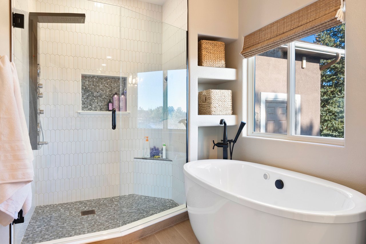 4255 Arrowhead Drive