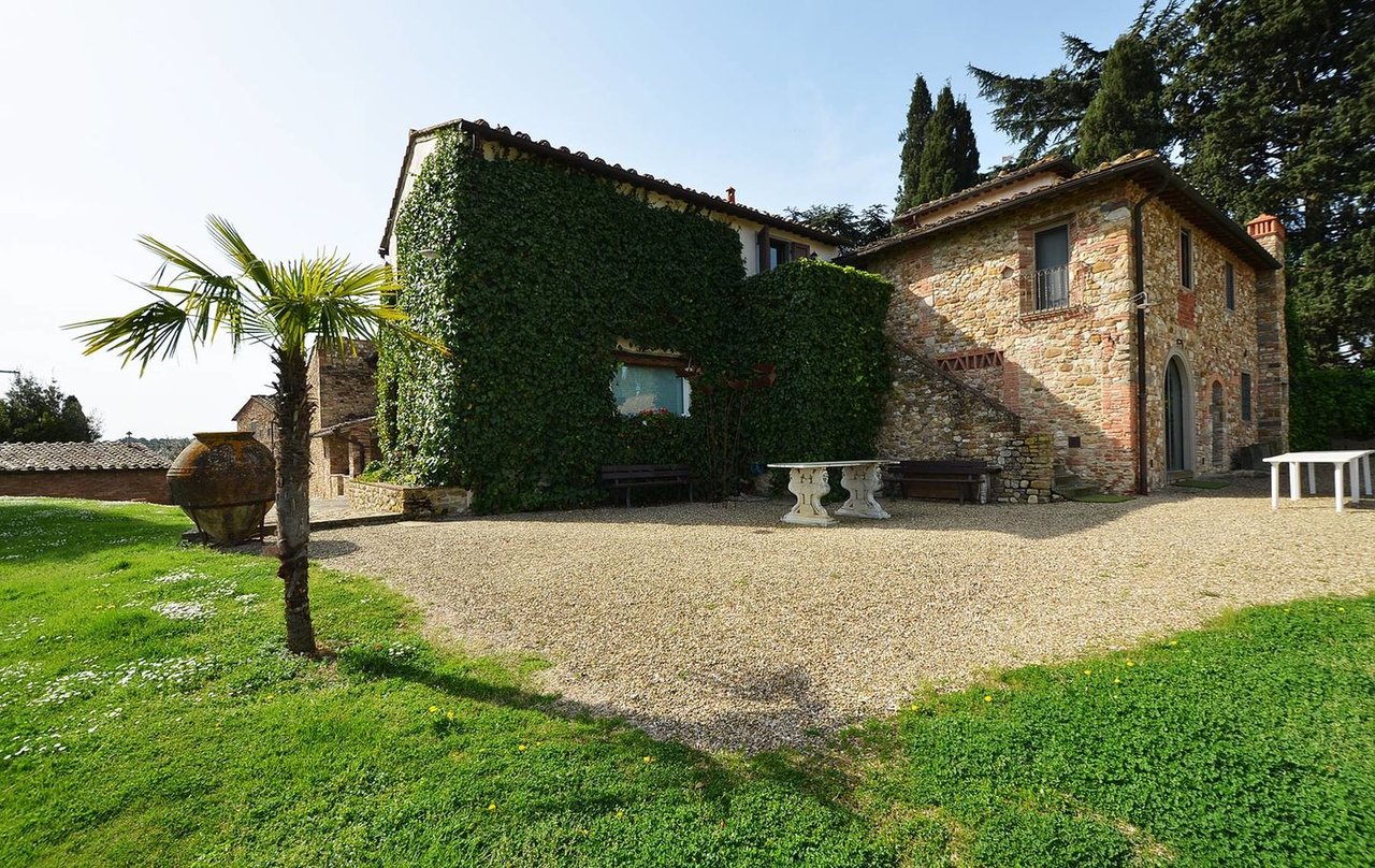 Prestigious and Historic Country House with Pool
