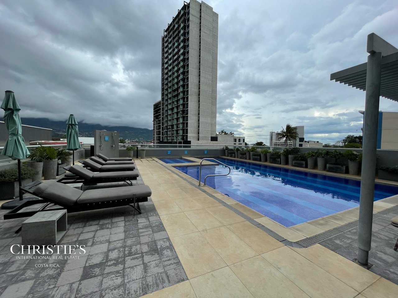 Contemporary 15th Floor Residence at U Nunciatura – Rohrmoser