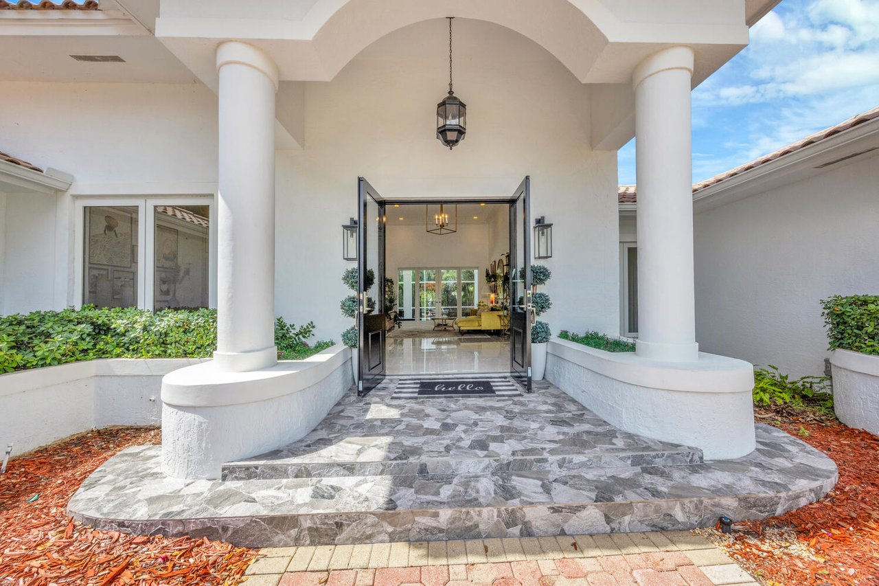 Palmetto Bay Perfection: Spacious, Serene, Stunning