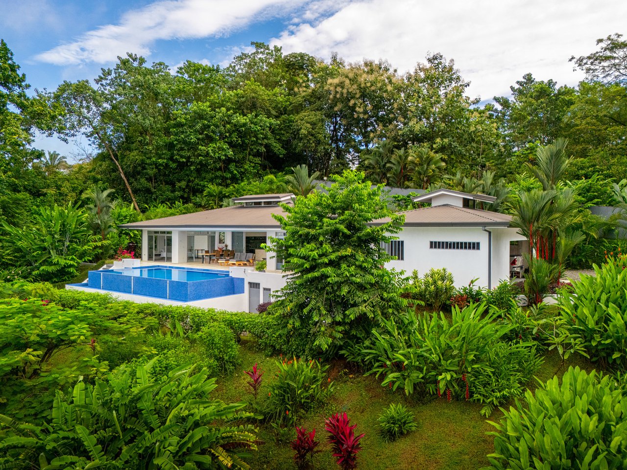 Modern Oceanview Infinity Pool Estate, Ojochal, Puntarenas