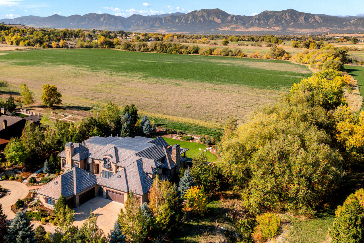 8925 Mountain View Lane