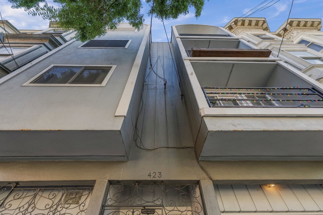 423 Waller St #8