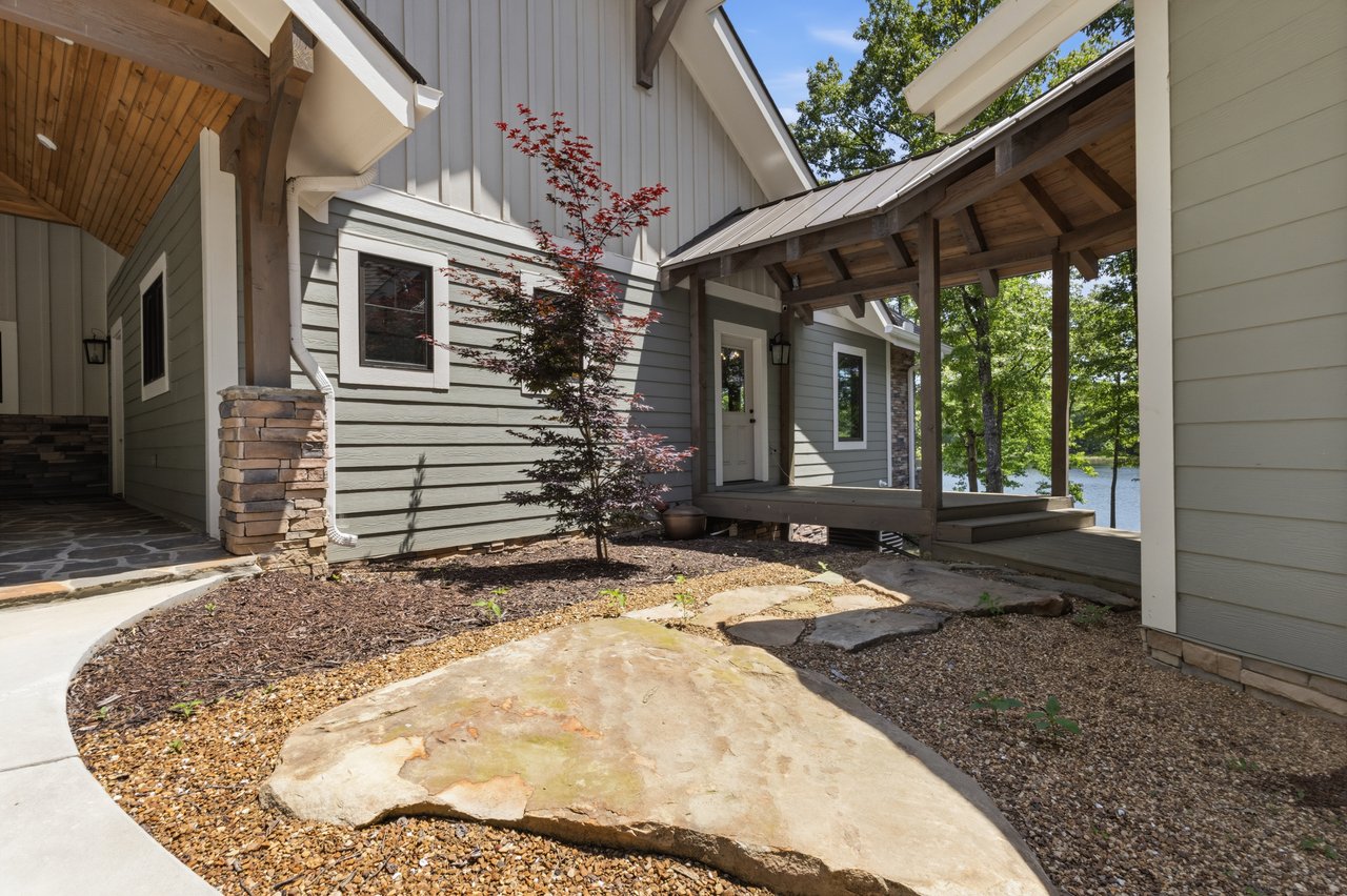 722 Hemlock Ln