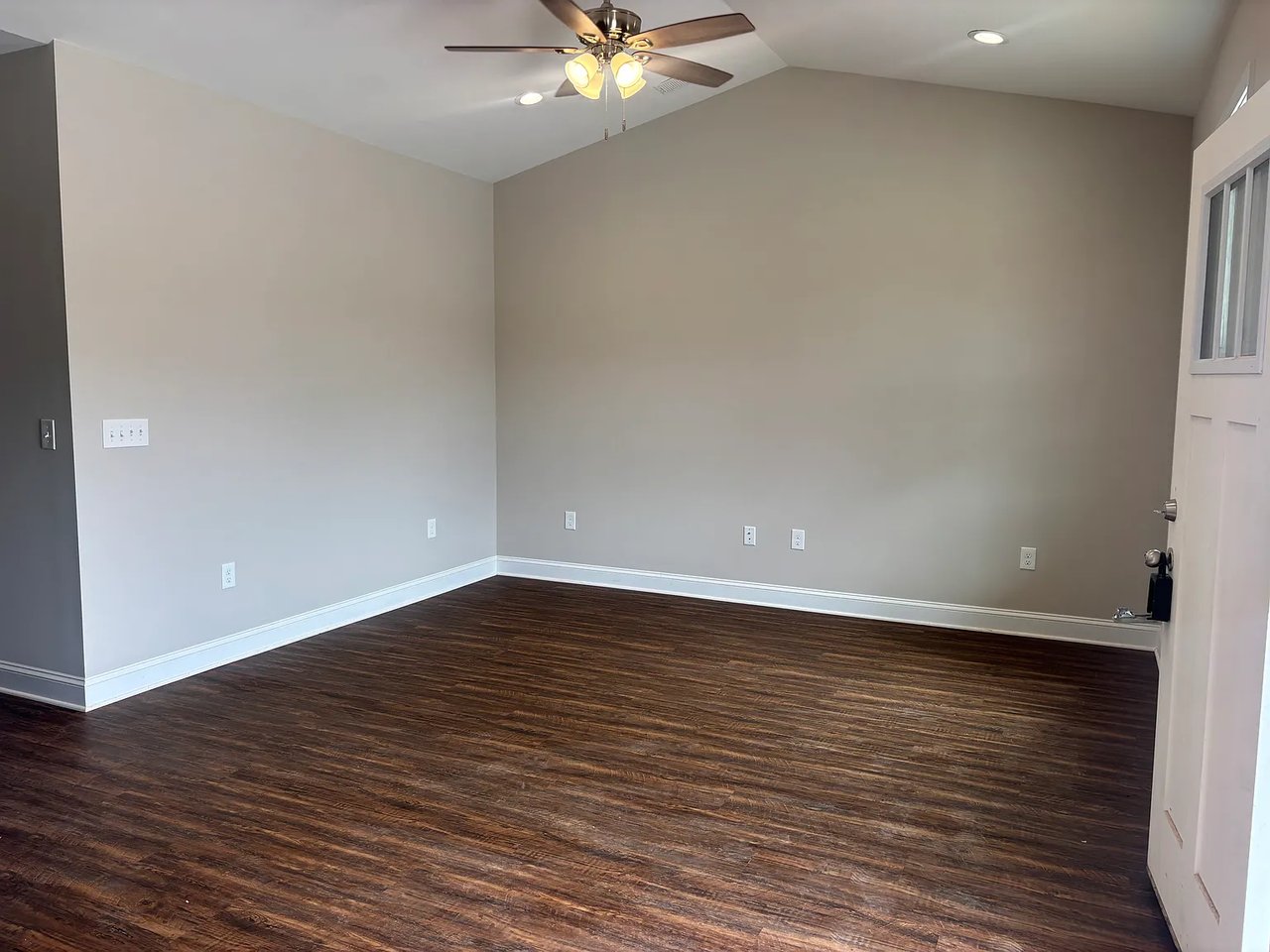 610-612 Vang Ct