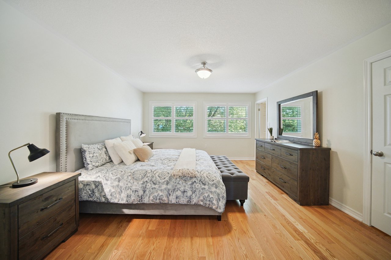 GORGEOUS TOWNHOME