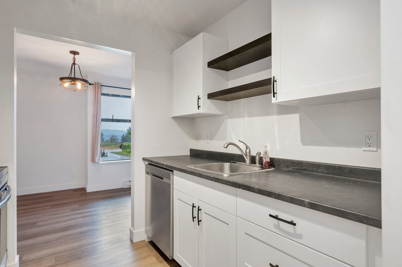 585 Dogwood St S # 201