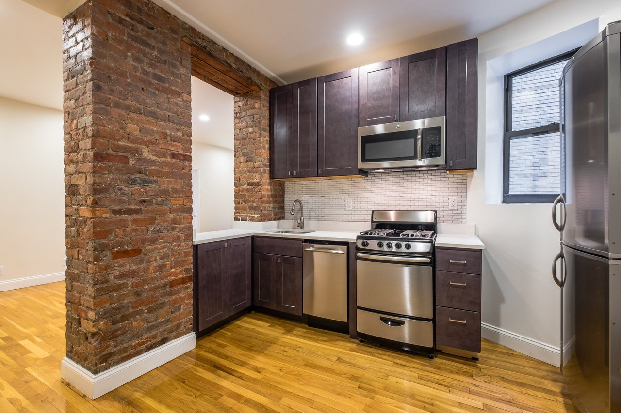 339 East 12th Street Unit: 9