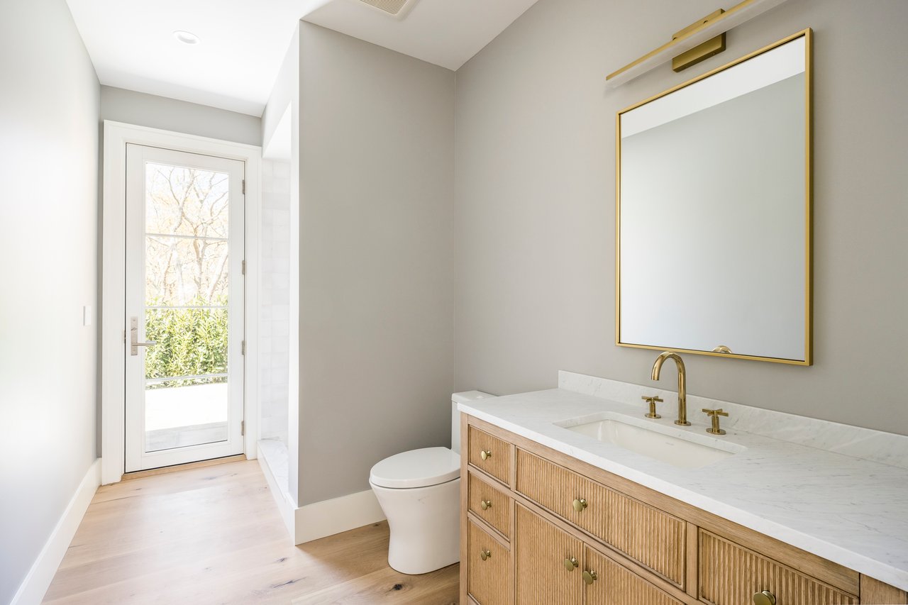 21 Ocean Pkwy, East Hampton