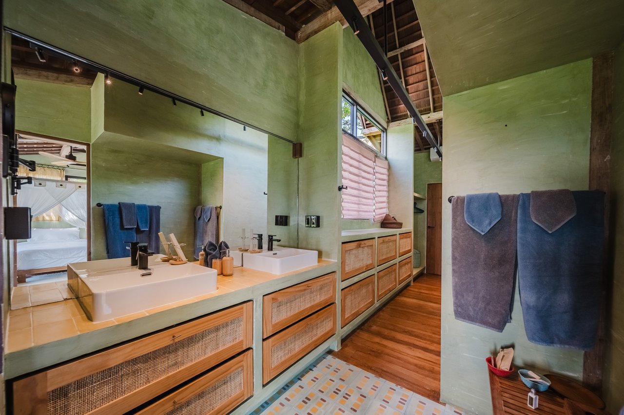 Casa Java – Newly Built Luxury Jungle Estate Near Playa La Vaca