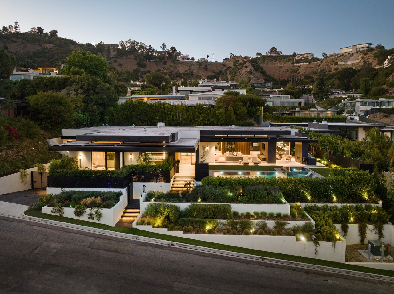 9211 Nightingale Dr, Hollywood Hills